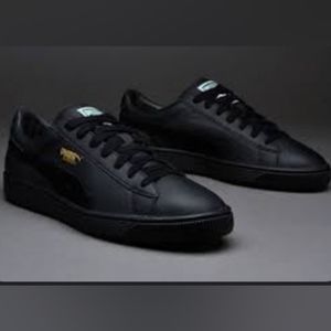 Men's Size 12 Black on Black Puma Classics